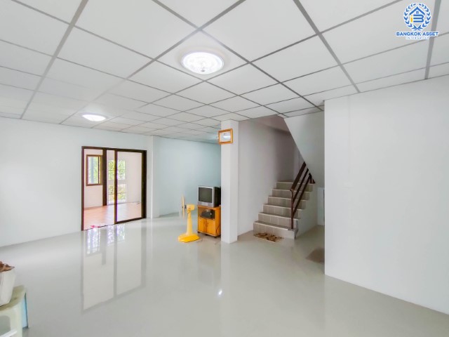 *****ทาวน์เฮ้าส์มือสองย่านนนทบุรี ม.ออมธนา ชัยพฤกษ์-วงแหวน #หลังมุม เนื้อที่กว้างขวางถึงเกือบ 79 ตร.ว. ฟังก์ชันจัดเต็ม 3 ห้องนอน 4 ห้องน้ำ 2 ที่จอดรถ หลังใหญ่ พื้นที่เยอะ ต่อเติมหลังบ้านอย่างดี บนทำเลดี เชื่อมต่อถ.กาญจนาภิเษก ใกล้ทางด่วน "ศรีรัช"